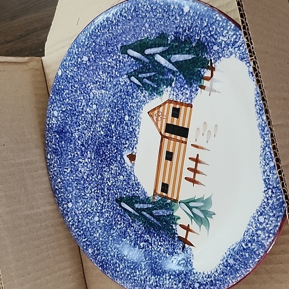 Four 11" holiday mountain lodge dinner plates - Picture 5 of 6